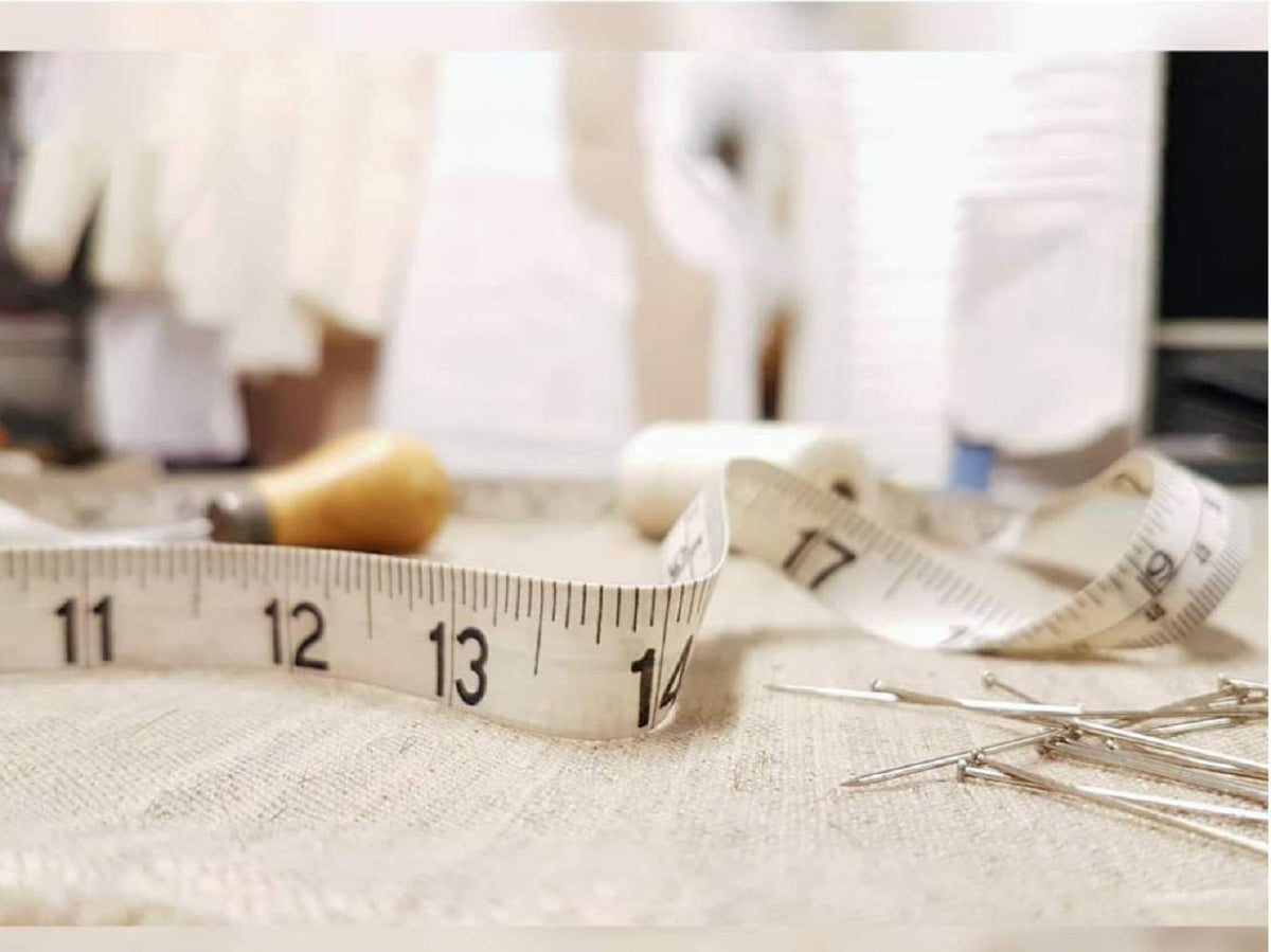 GDMINLO Soft Tape Measure Double Scale Body Sewing Flexible Tailor Craft Vinyl Ruler for Weight Loss Medical Body Measurement, Has Centimetre Scale on Reverse Side 60-inch(White)